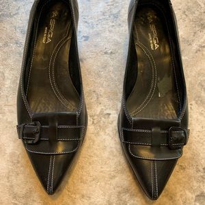 Black Via Spiga kitten heel size 6.5
